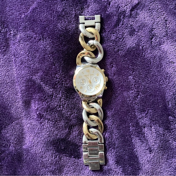 Beautiful Michael Kors Watch Bracelet - Picture 1 of 4